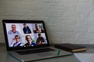 E-learning dla 24 partnerów handlowych. Jak wdrożyliśmy Torro bez zewnętrznej platformy