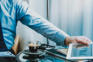 Dashboard czyta mi firmę przy porannej kawie. Opowiadam, co na nim zostało, a co wyrzuciłem