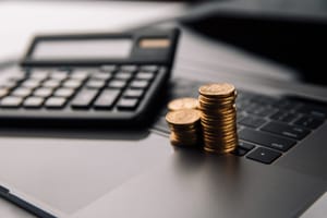 Ile naprawdę kosztuje AI w firmie. Liczby, których nikt Ci nie powie